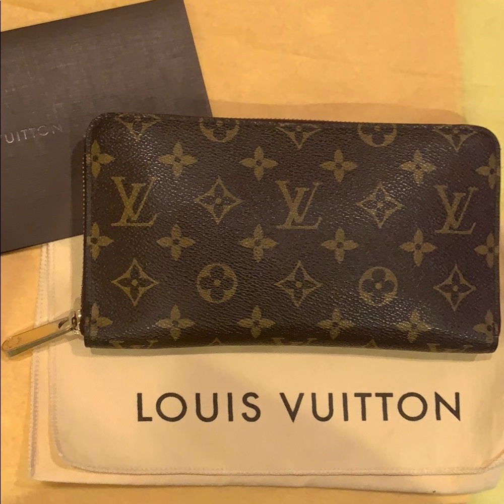 Louis Vuitton Zippy Organizer Monogram Wallet